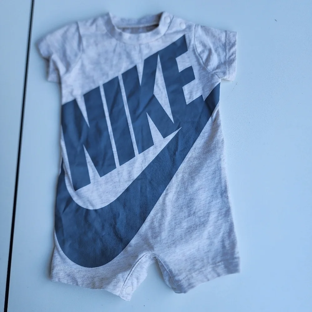 8 Pc Lot Baby Boy Outfit Adorable Sets Bodysuits Nike Bibs Size 3 M